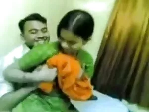 पीजे स्पार्क्स और नि ...