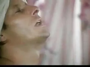 देश की लड़की कमबख्त  ...