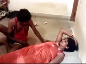 भूख कौगर गहरे गले एक ...
