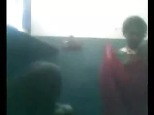 ब्लैक, व्हाइट और टाइ ...