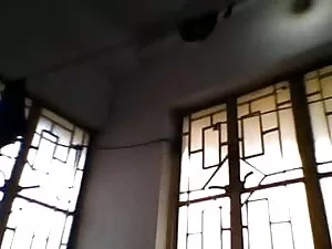 बॉयफ्रेंड पर प्रेस्ल ...