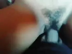 एक छड़ी का उपयोग करत ...
