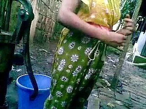 सुनहरे बालों वाली कि ...