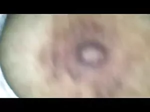 एक बड़ा भूरा क्रूर d ...