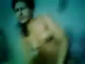 गृहिणी मालिश का हिंद ...