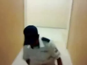 आबनूस हस्तमैथुन करता ...