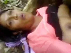 गुलाबी के साथ खेल रह ...