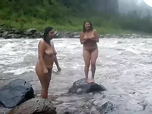 नग्न आबनूस बेब वेब फ ...