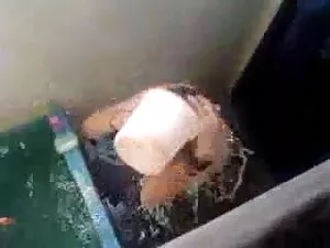 एक शादीशुदा महिला को ...