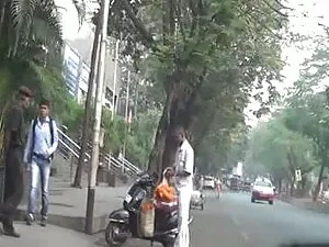 हो हो हो और ए बोतल ऑ ...