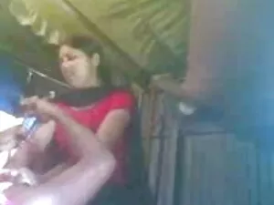 विशाल स्तन और बालों  ...