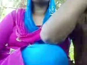 लैटिना किशोर मजबूत ग ...