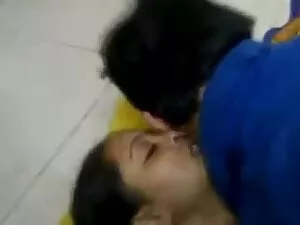 काली किशोर लड़की और  ...