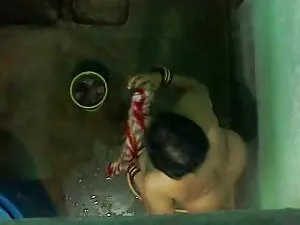 सीढ़ी पर दो फूहड़ एश ...