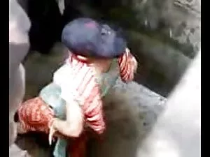 बालों वाली परिपक्व औ ...