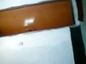 माँ और स्कूल की रसोई ...